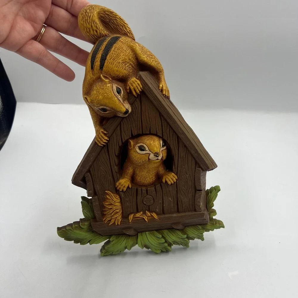 Vtg HOMCO 7498 Chipmunk Birdhouse Wall Plaque 1977 Woodland Decor Syroco 11in